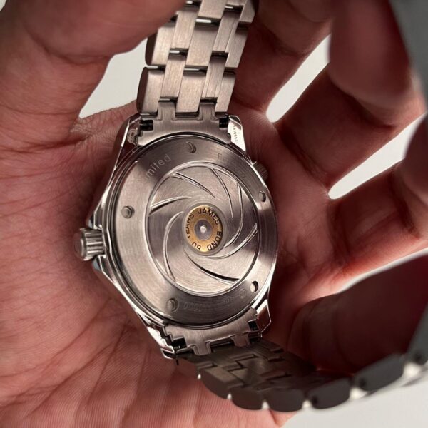 Omega Blue Dial Silver Bracelet Seamaster James Bond 007 Limited Edition Mens Watch